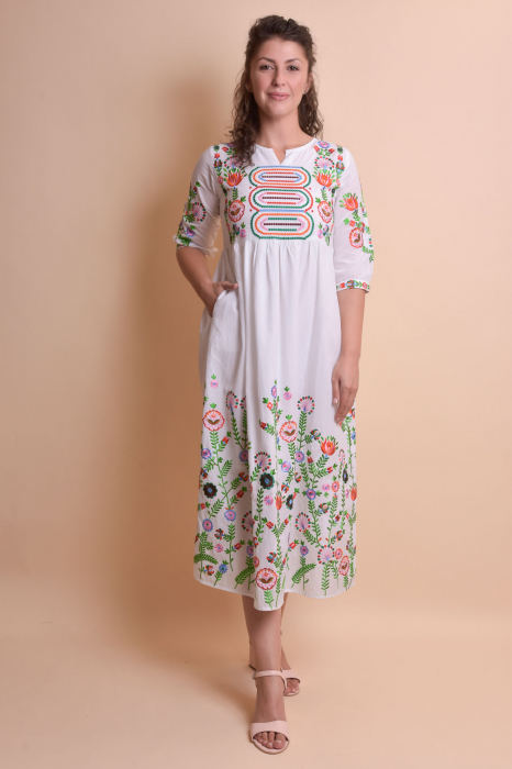 Rochie traditionala maxi alba cu motiv floral multicolor Alexandra