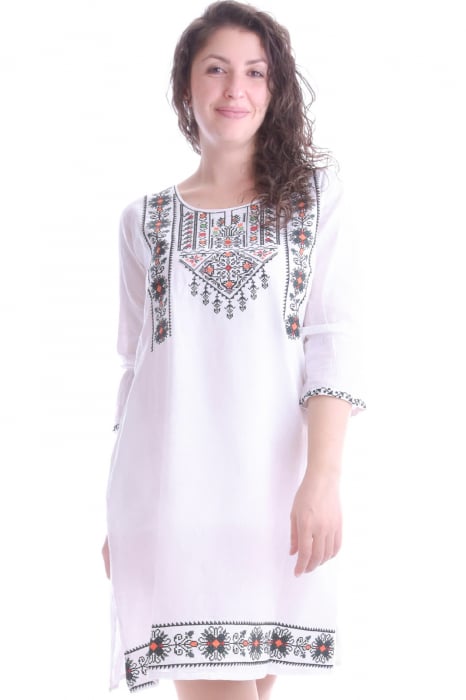 Rochie traditionala midi alba cu motiv geometric multicolor Eva