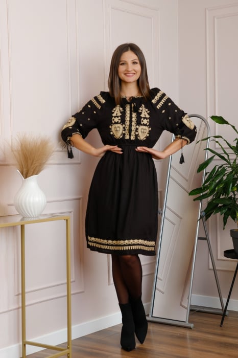 Rochie traditionala neagra cu motiv floral auriu Raluca