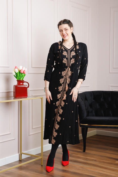 Rochie traditionala neagra cu motiv floral crem Anabela 01