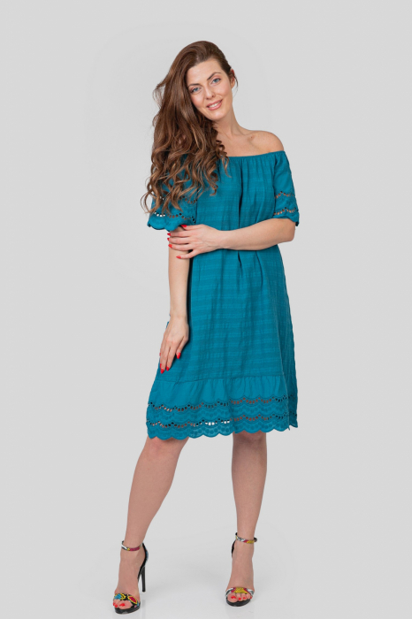 Rochie turcoaz cu detaliu perforat