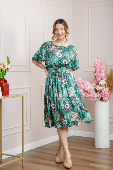Rochie verde cu imprimeuri mandala si volanas la maneci