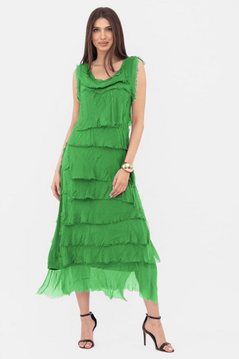 Rochie verde din matase si vascoza cu volane franjurate suprapuse, fara maneci