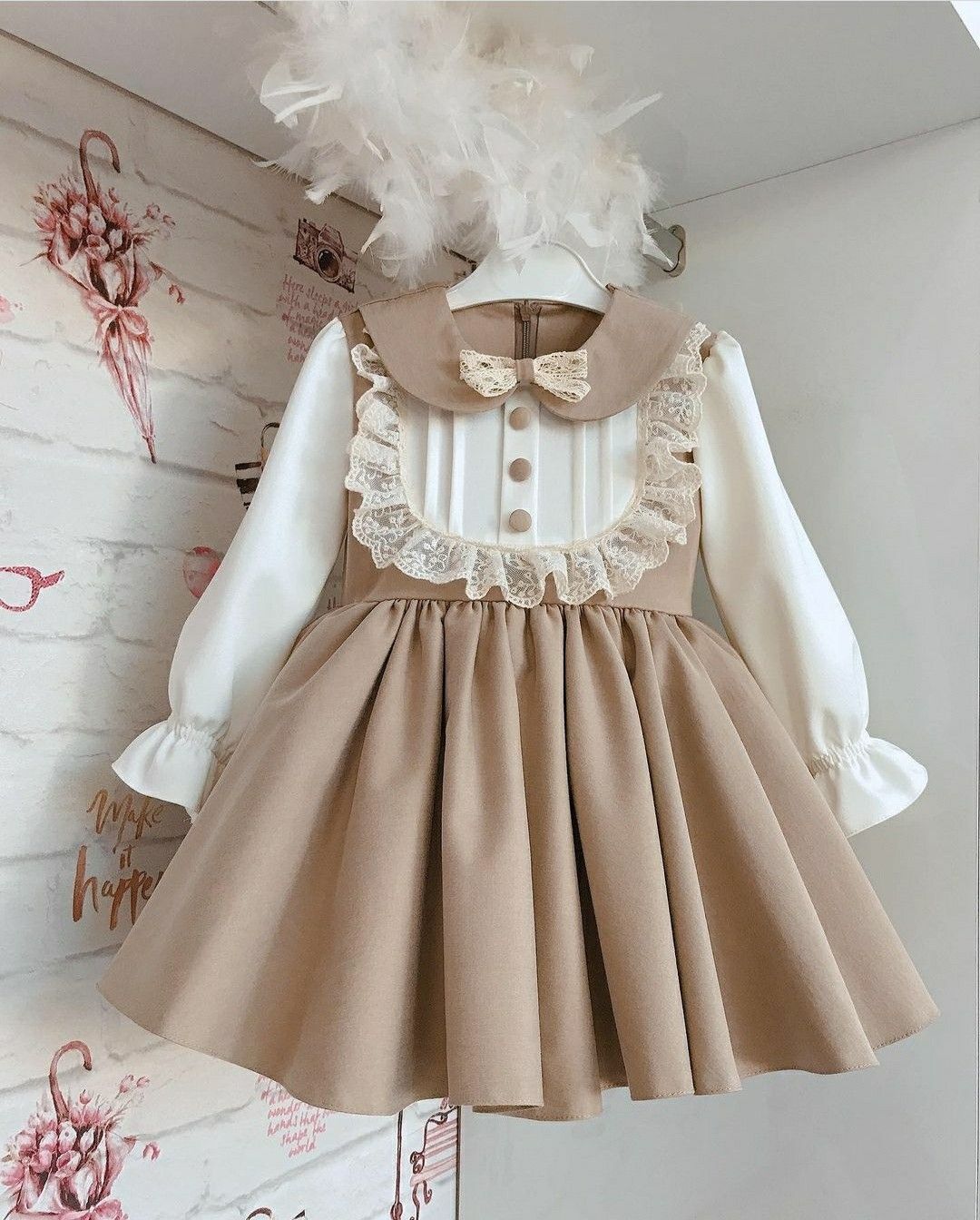 Rochie vintage din stofa cu placuta alba pentru fete - Corinne