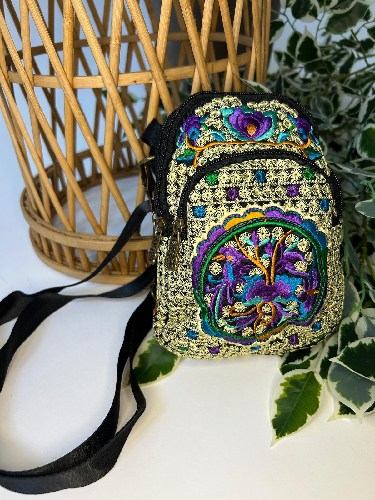 Rucsac etnic brodat cu motive floraleTM1897