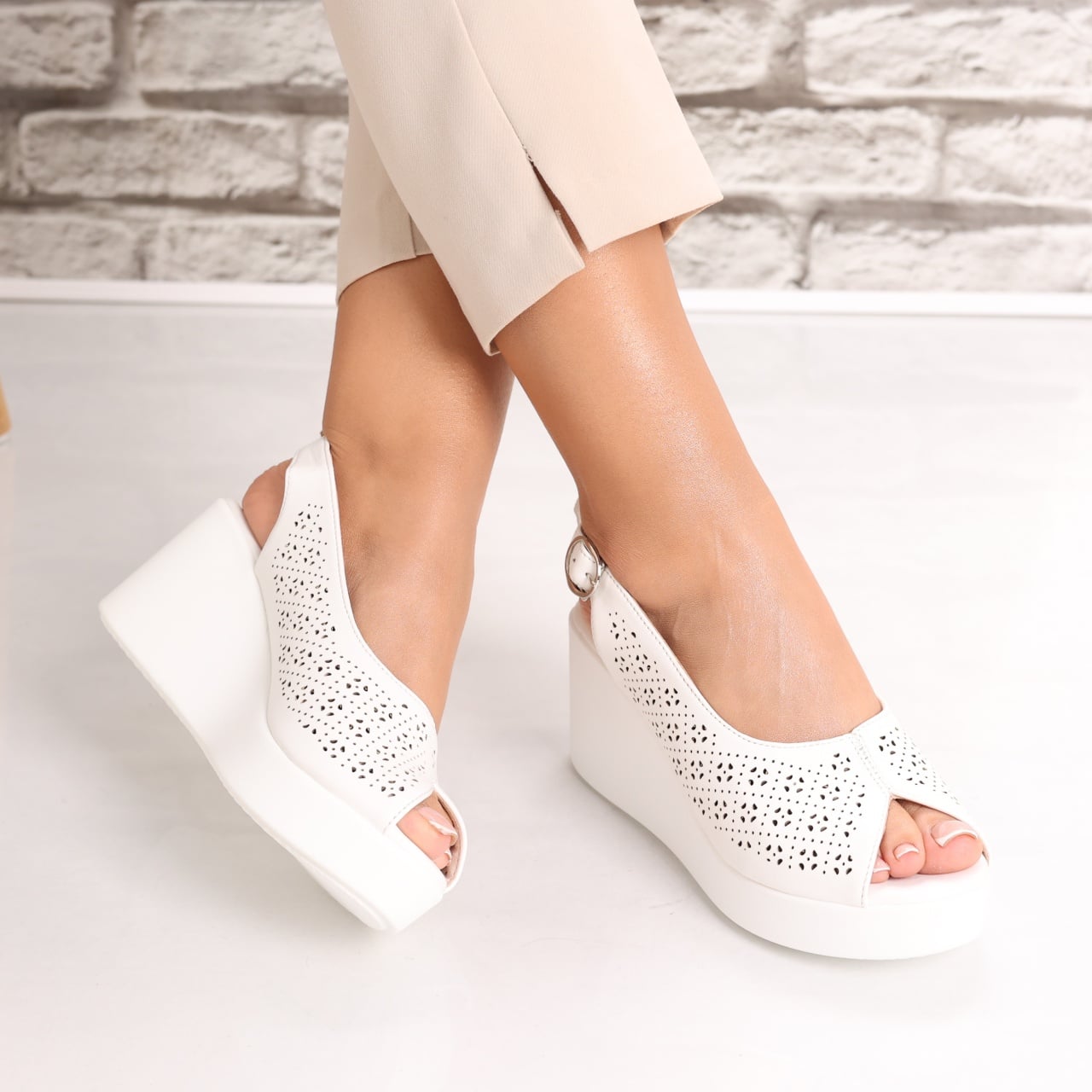 Sandale dama cu platforma Albe din Piele Ecologica Aserna - poza 1