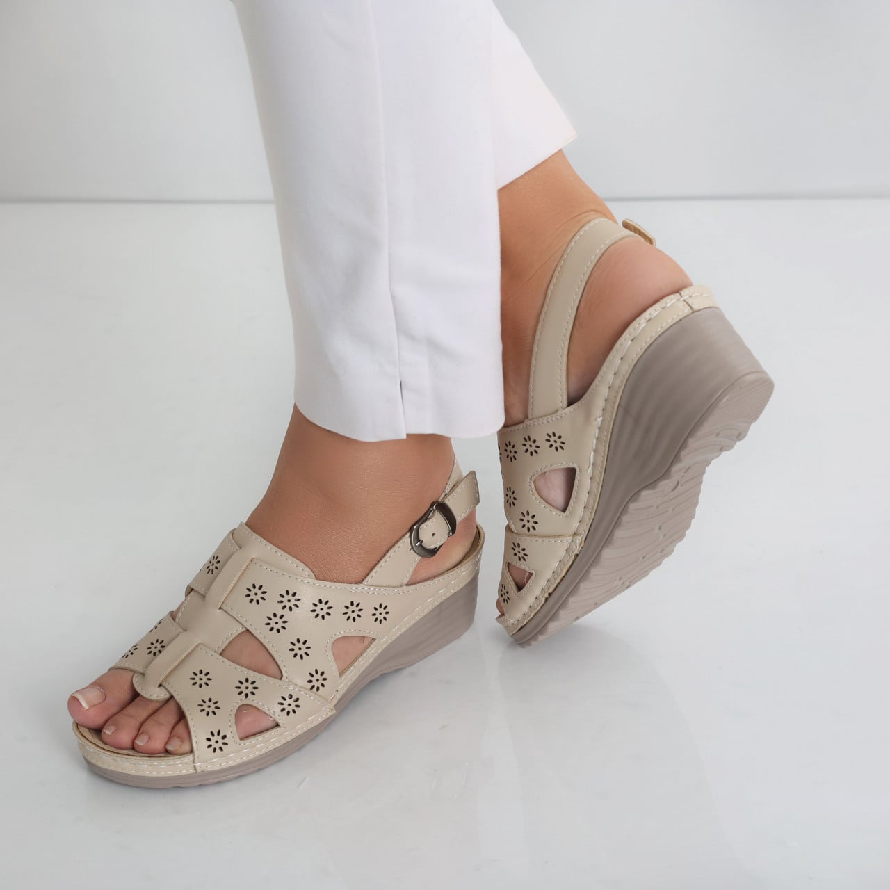 Sandale dama cu platforma Bej din Piele Ecologica Darosa - poza 1