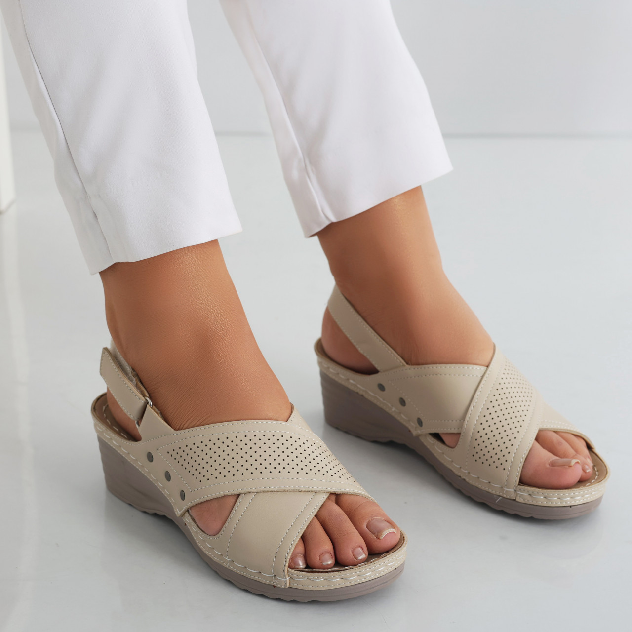 Sandale dama cu platforma Bej din Piele Ecologica Iopil - poza 2