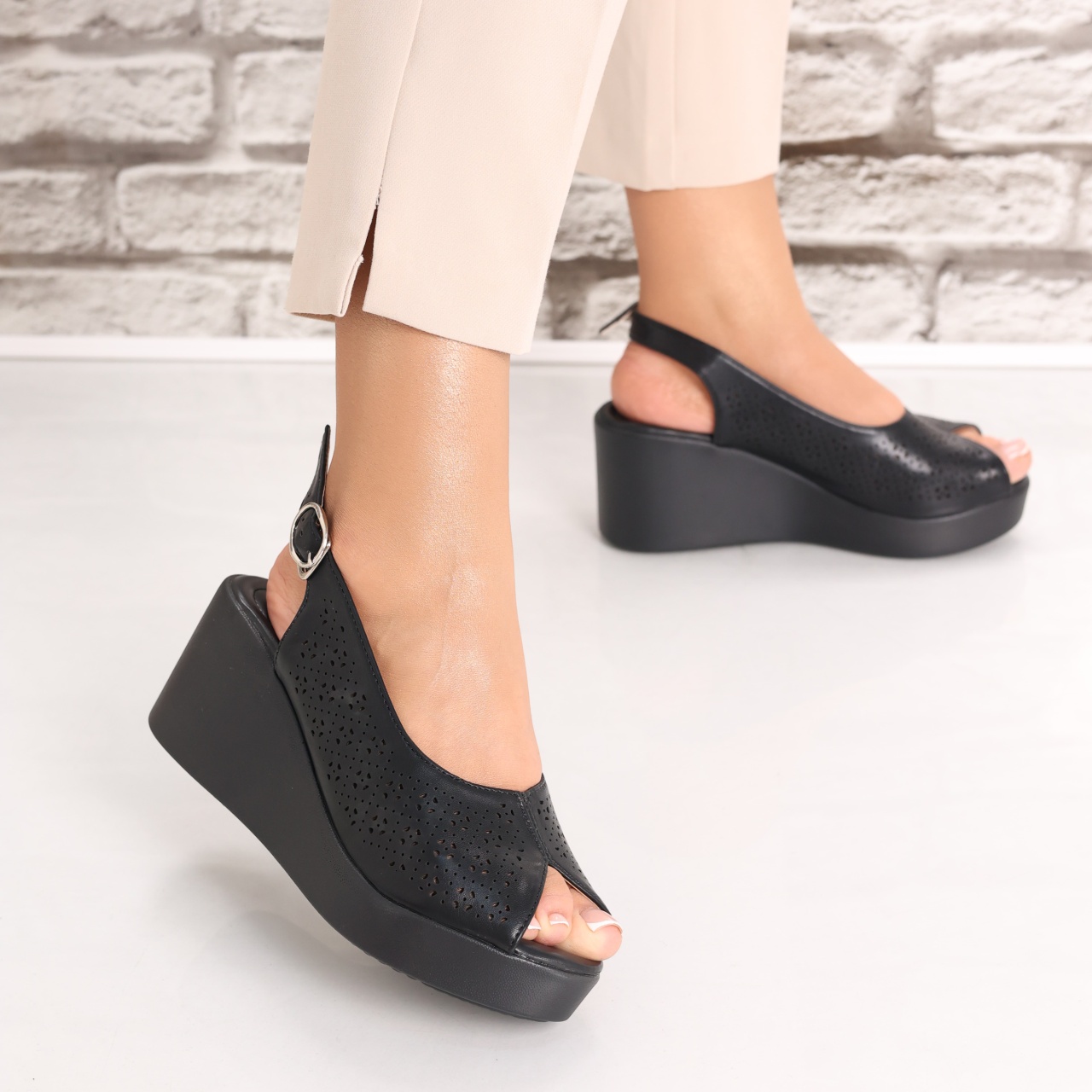 Sandale dama cu platforma Negre din Piele Ecologica Aserna - poza 3