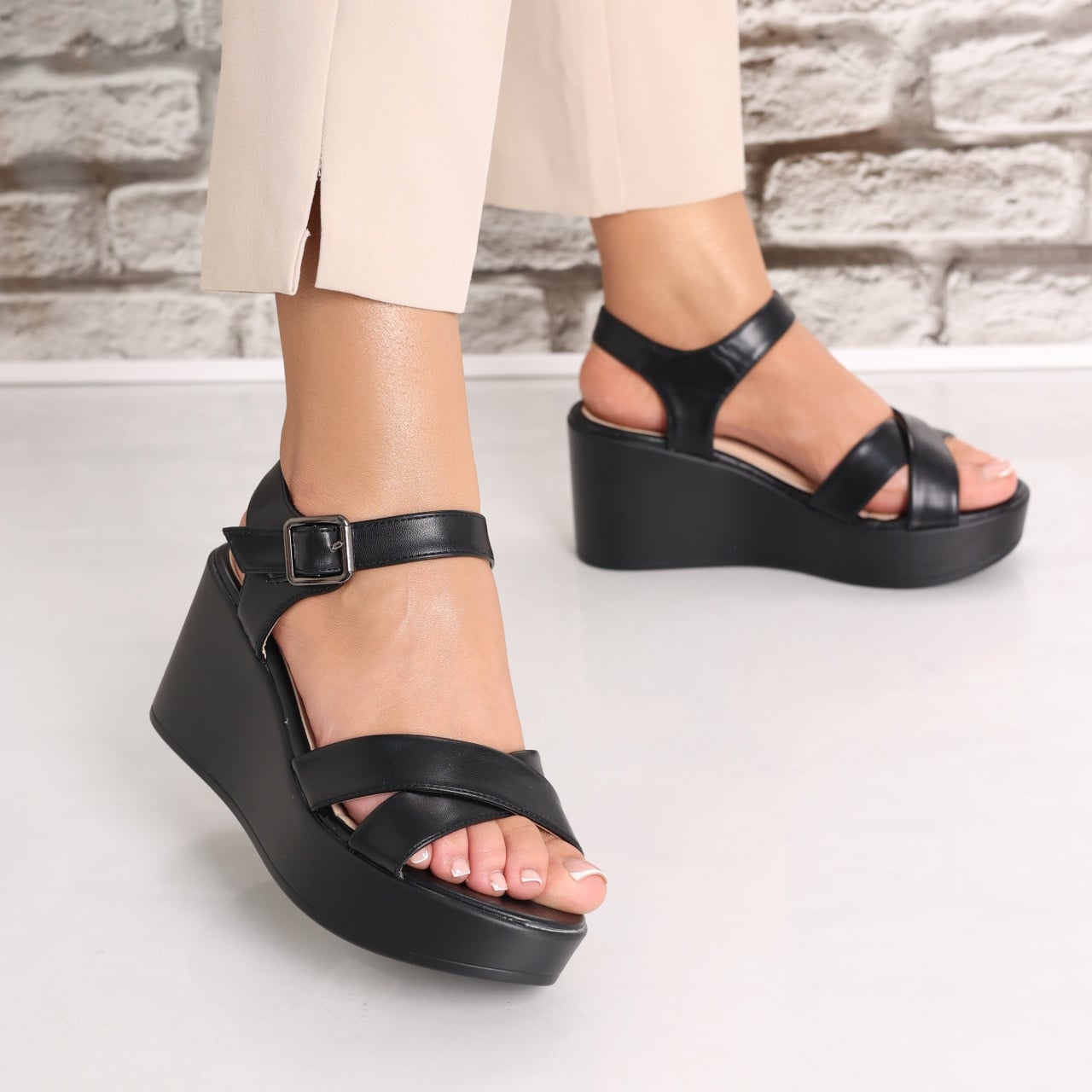 Sandale dama cu platforma Negre din Piele Ecologica Coranda - poza 1
