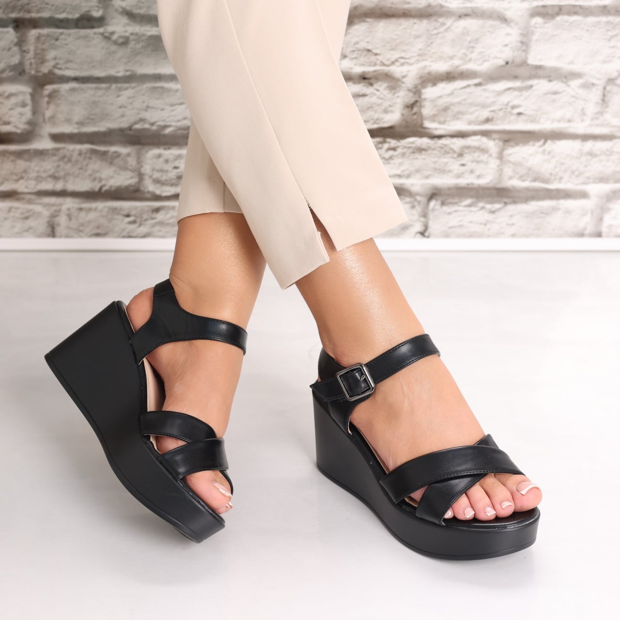 Sandale dama cu platforma Negre din Piele Ecologica Coranda - poza 2