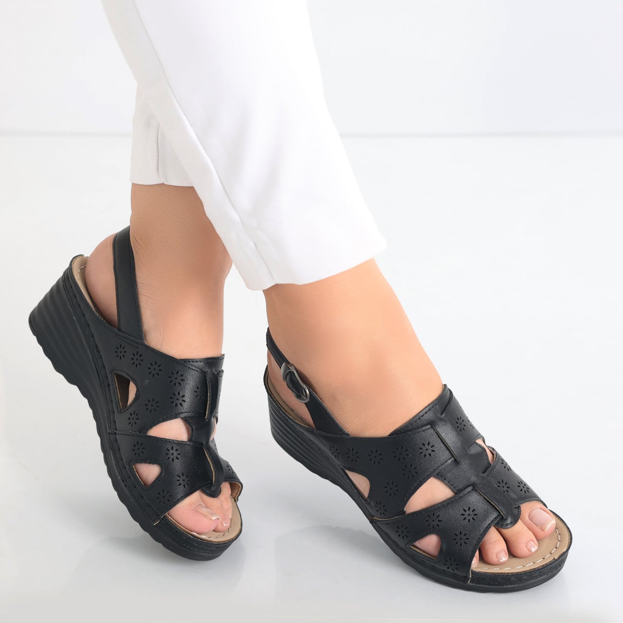 Sandale dama cu platforma Negre din Piele Ecologica Darosa - poza 1