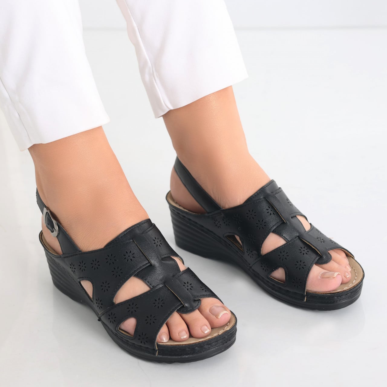 Sandale dama cu platforma Negre din Piele Ecologica Darosa - poza 2