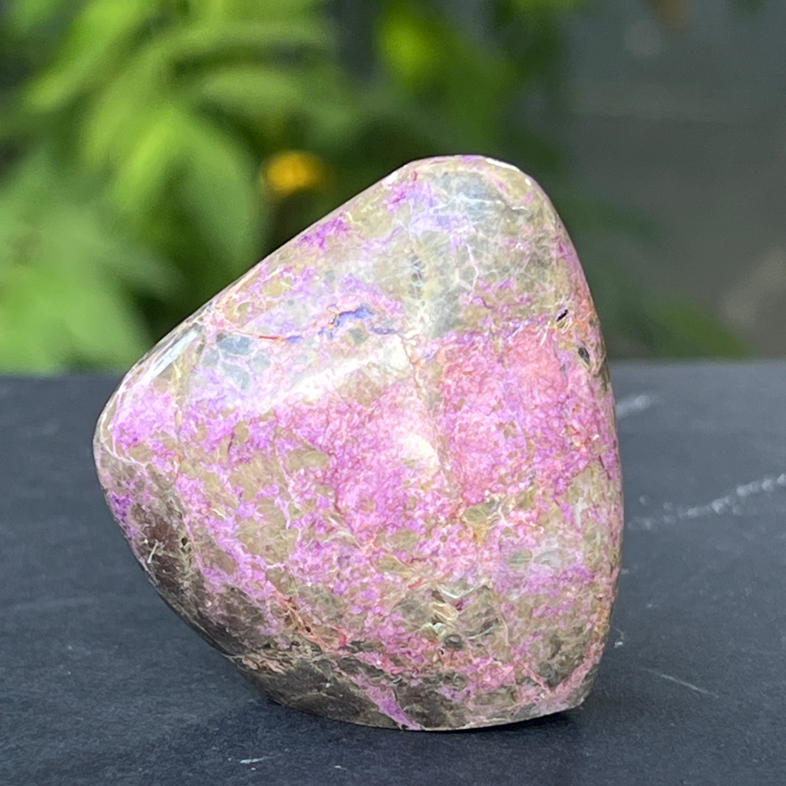 Sculptura atlantisit mini (stichtit, serpentin) model 2