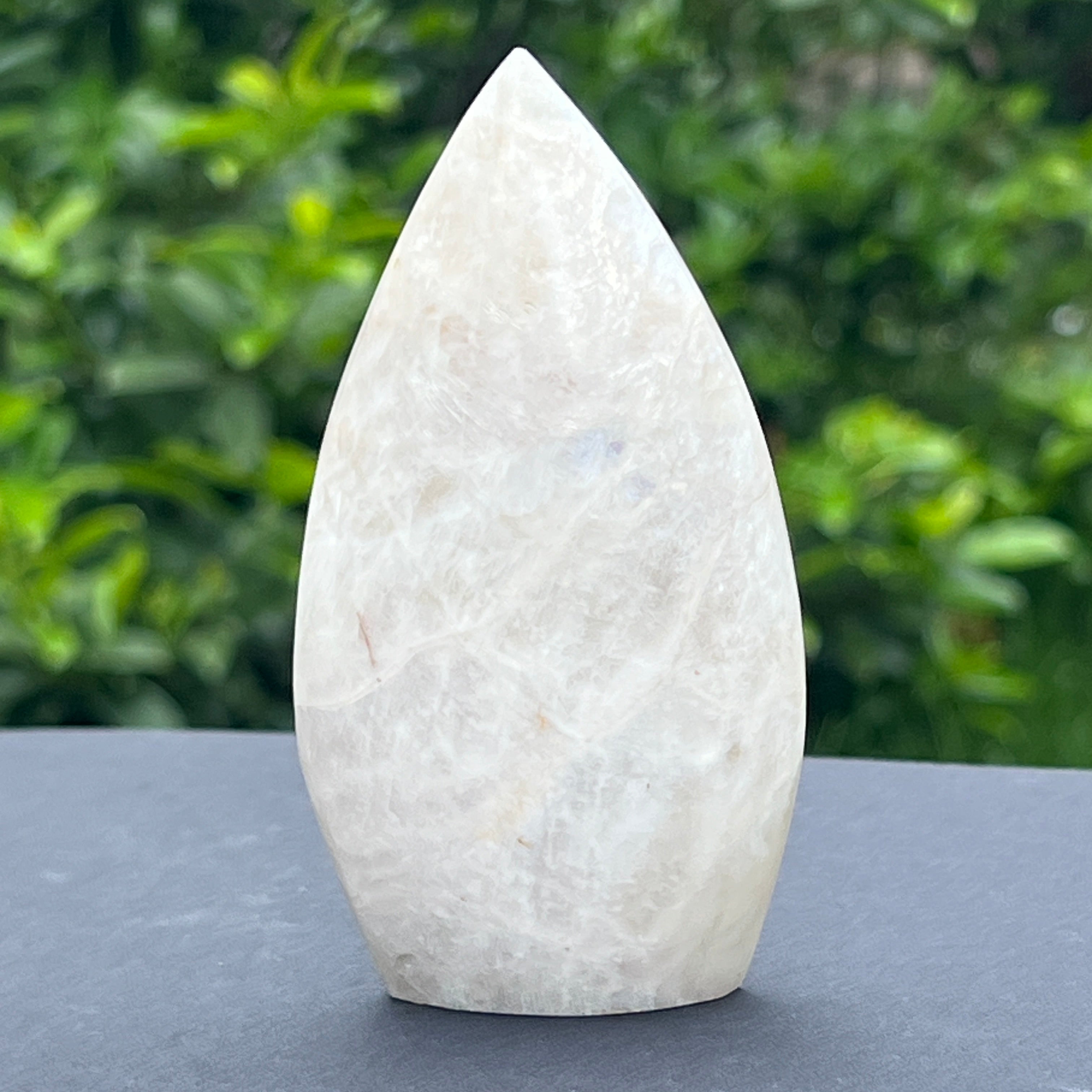 Sculptura forma libera piatra lunii alba m2