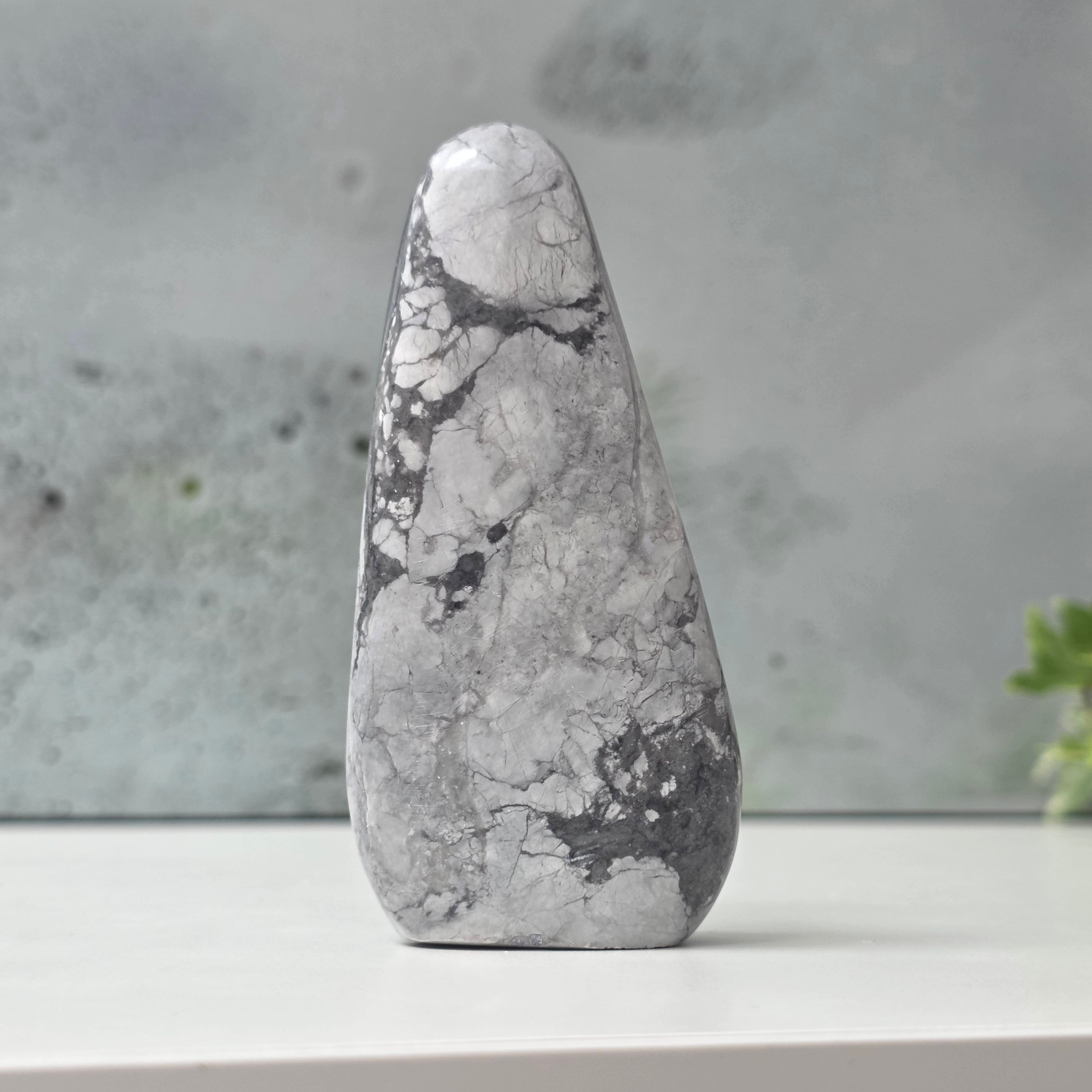 Sculptura howlit alb model 2