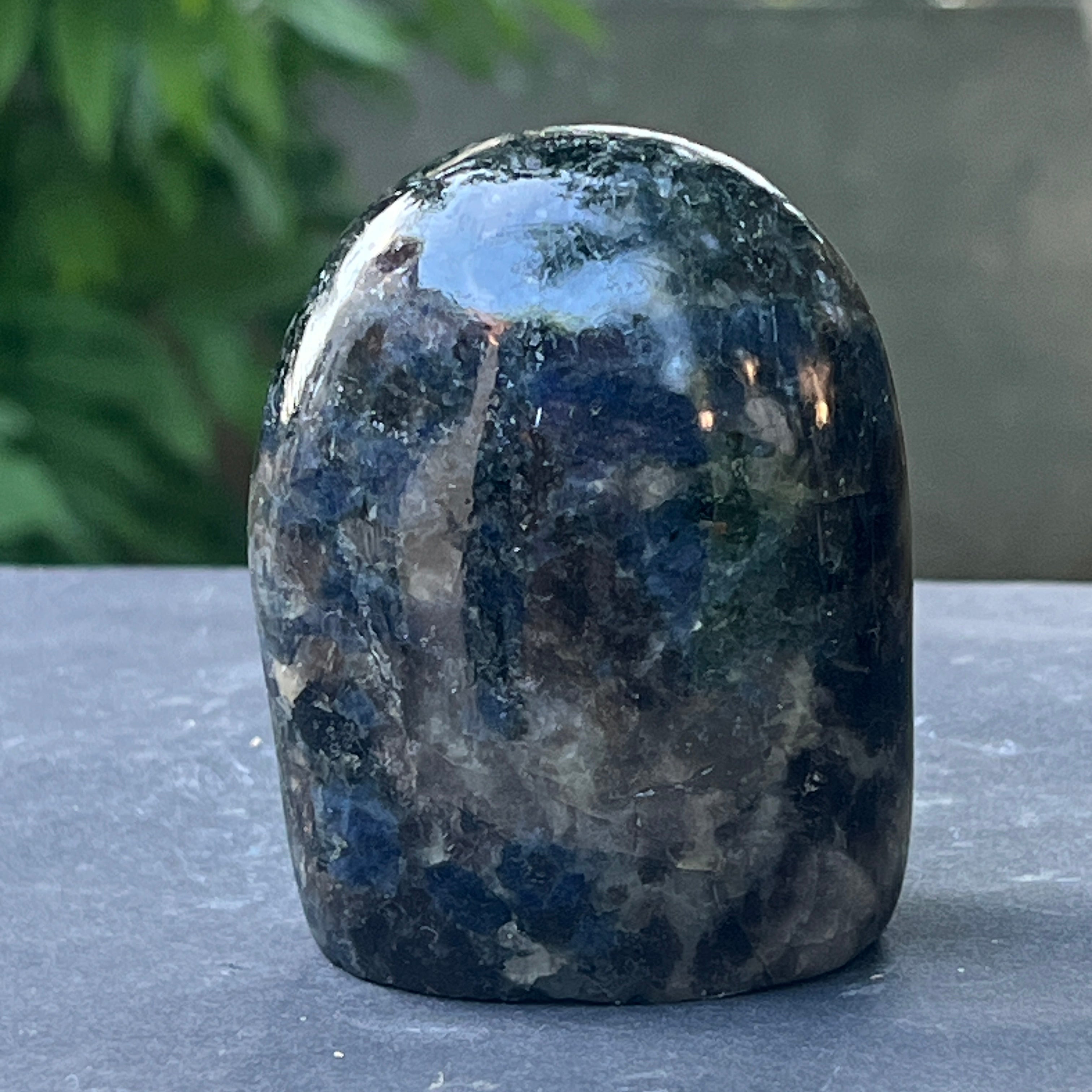 Sculptura structura Iolit (safir de apa) din Madagascar model 1