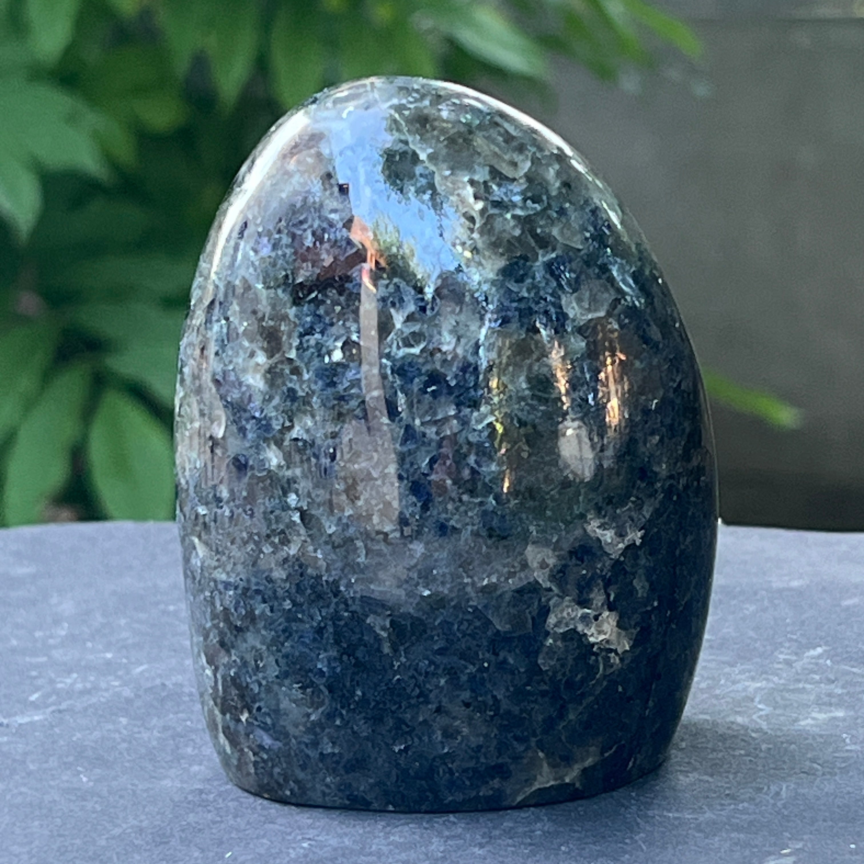 Sculptura structura Iolit (safir de apa) din Madagascar model 3