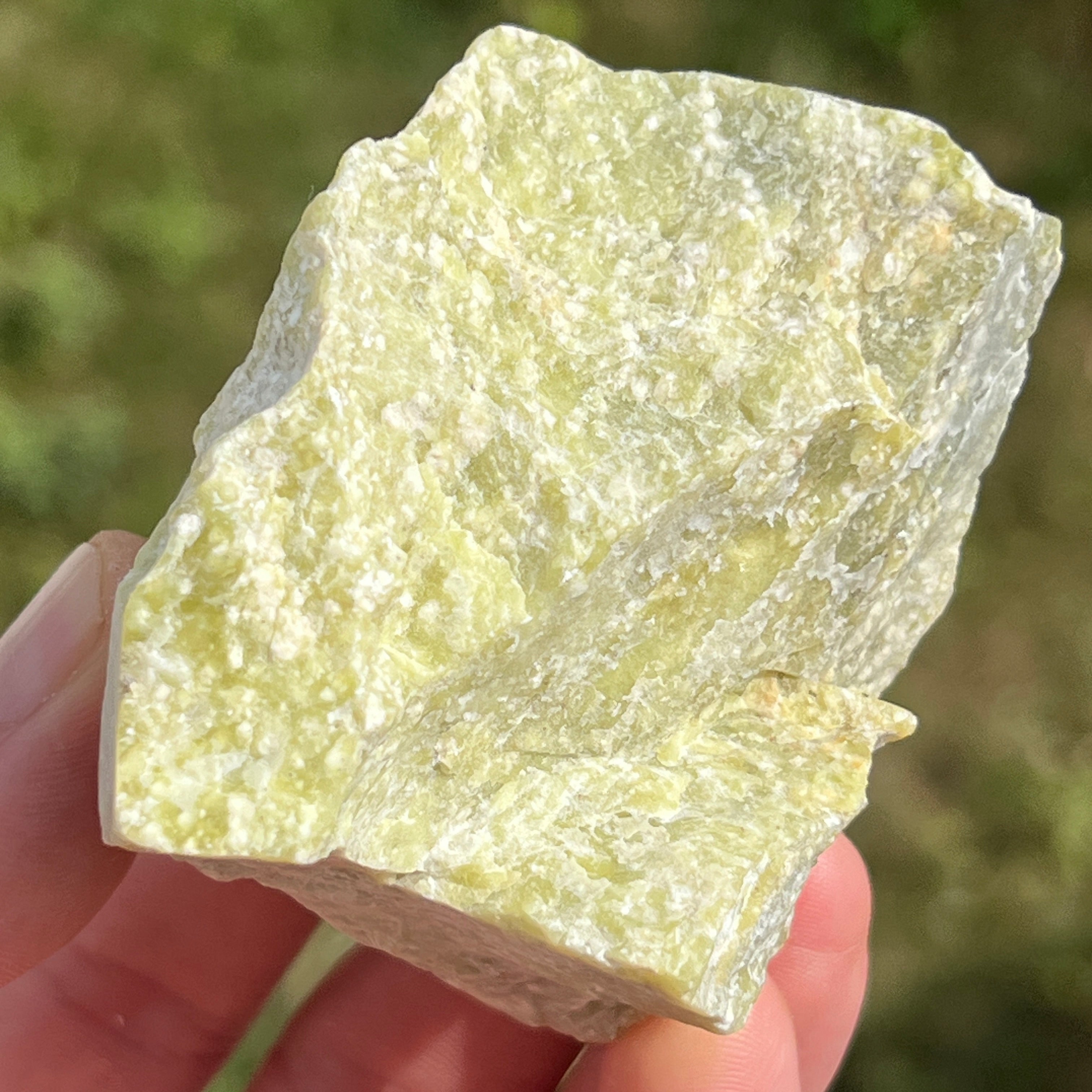 Serpentin galben piatra bruta model 1
