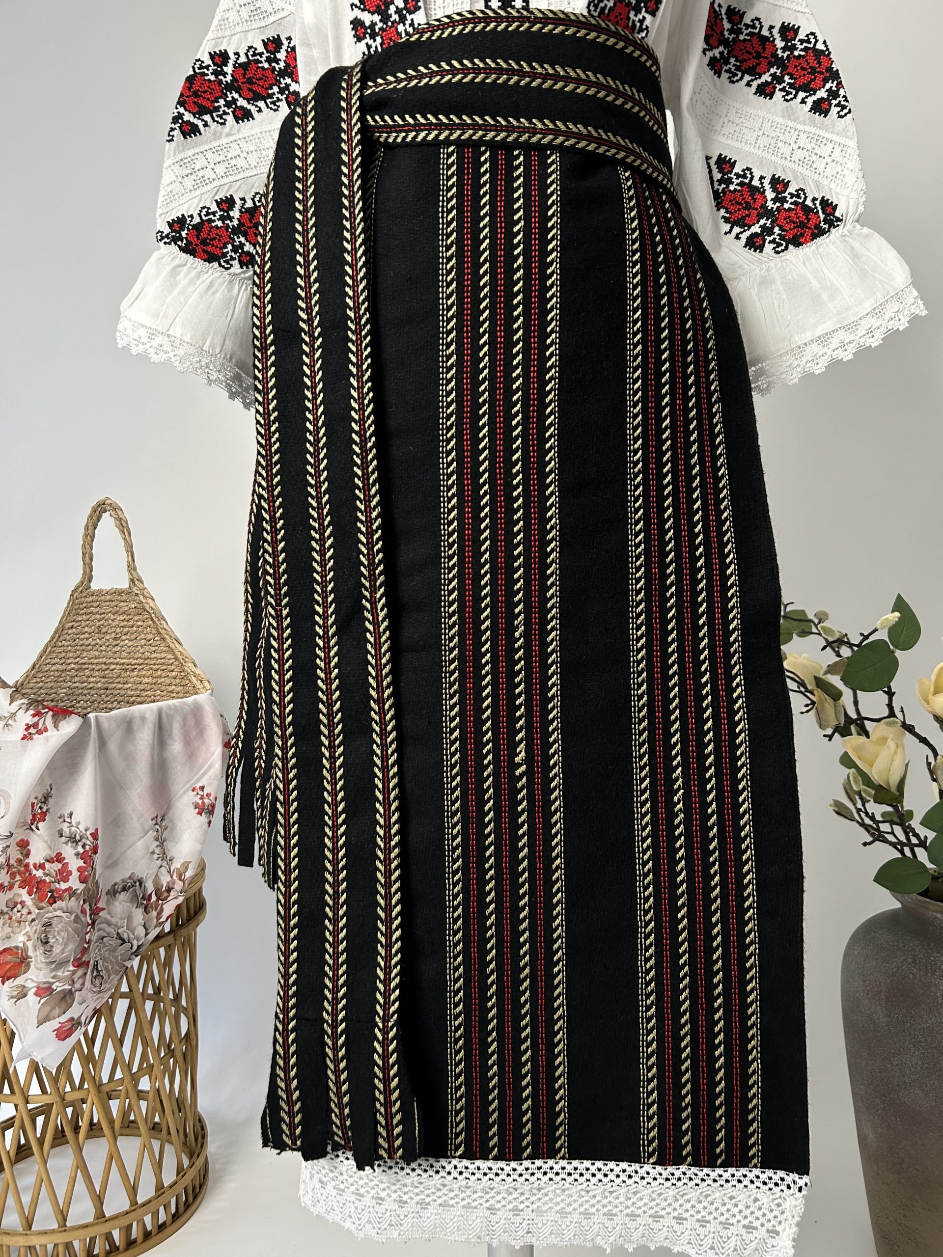 Set catrință și brâu TM1817 *fir roșu și auriu*