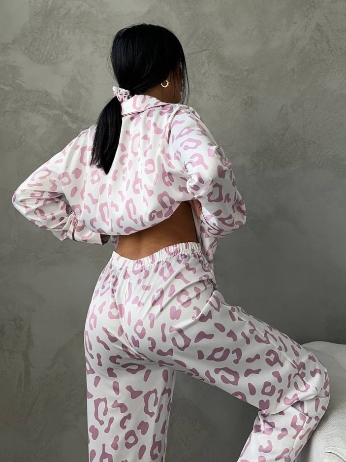 Set pijama dama din doua piese, cu nasturi – 2401671, Roz leopard - poza 3