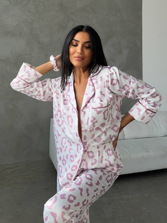 Set pijama dama din doua piese, cu nasturi – 2401671, Roz leopard - poza 4