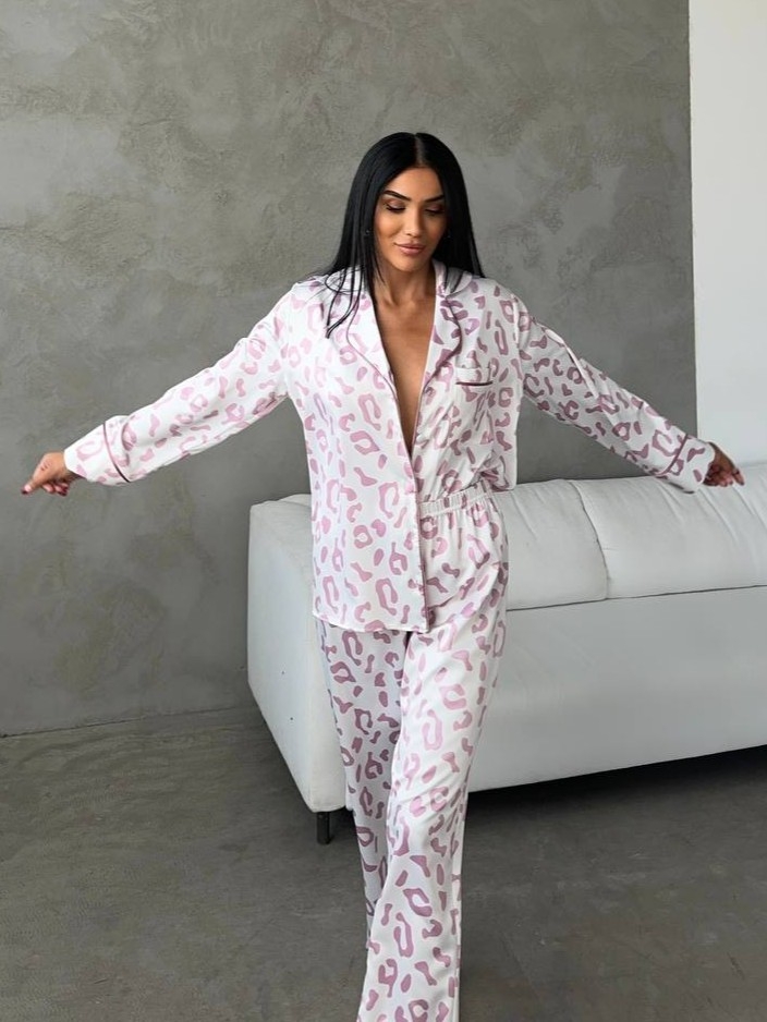 Set pijama dama din doua piese, cu nasturi – 2401671, Roz leopard - poza 5