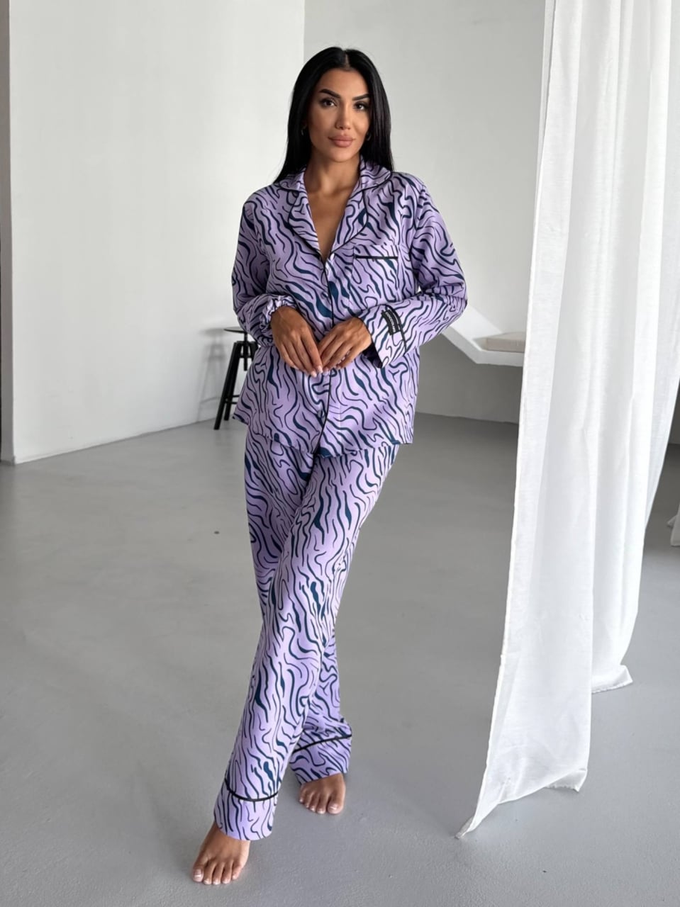 Set pijama dama din doua piese, cu nasturi – 2500282, Lila cu imprimeu abstract - poza 3