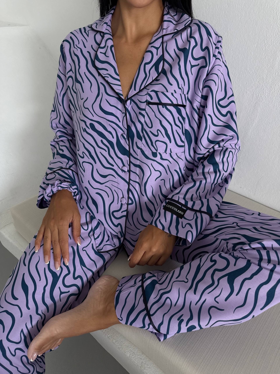 Set pijama dama din doua piese, cu nasturi – 2500282, Lila cu imprimeu abstract - poza 4