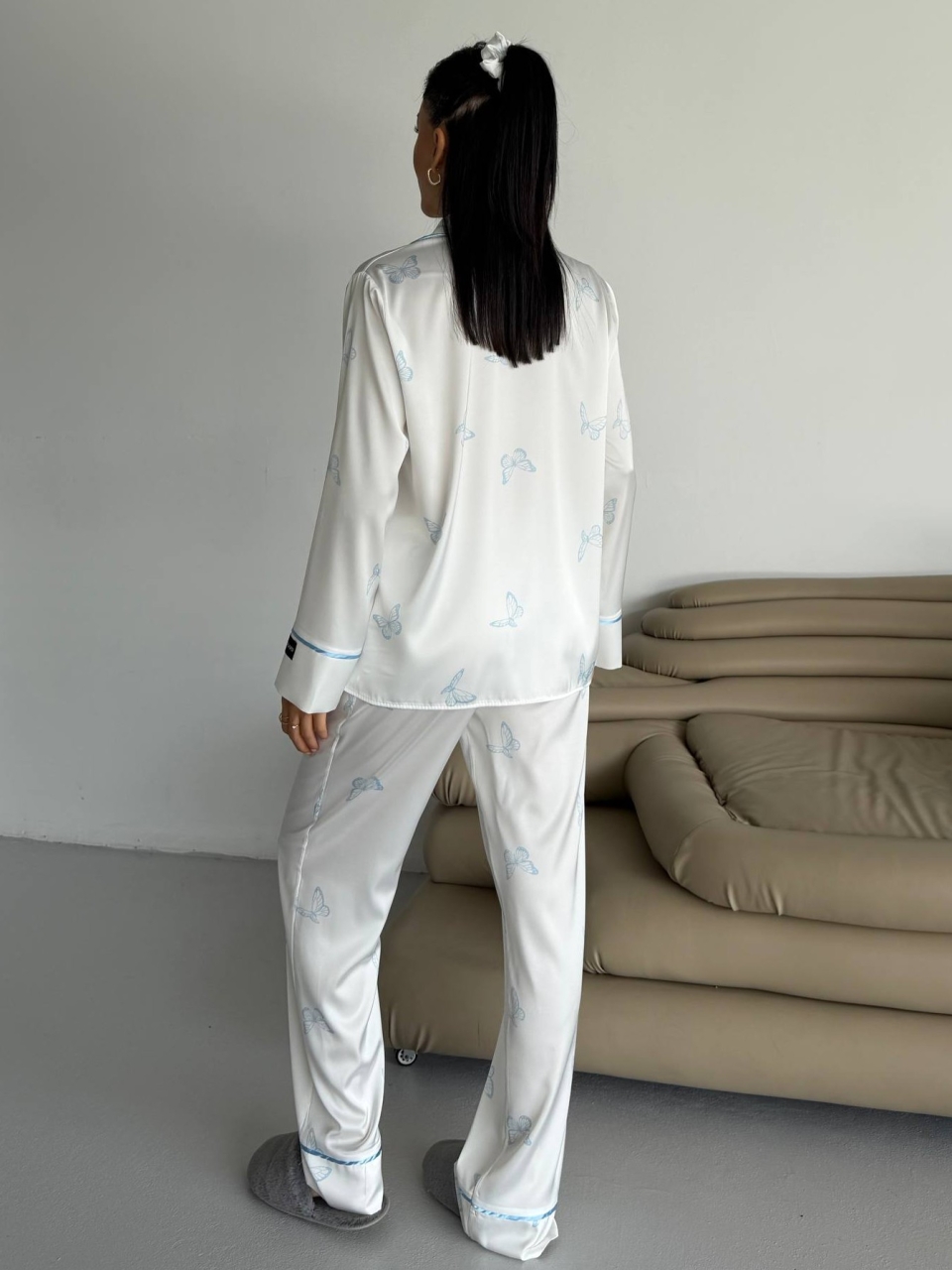 Set pijama dama din doua piese, cu nasturi – 2500340, Alb cu fluturi - poza 5