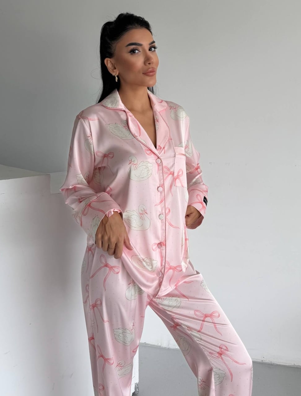 Set pijama dama din doua piese, cu nasturi – 2500341, Roz cu fundite - poza 3