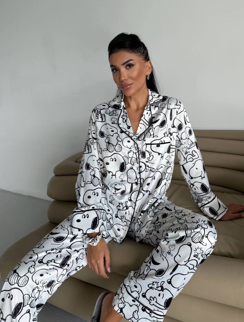 Set pijama dama din doua piese, cu nasturi – 2600019, Model Snoopy - poza 4