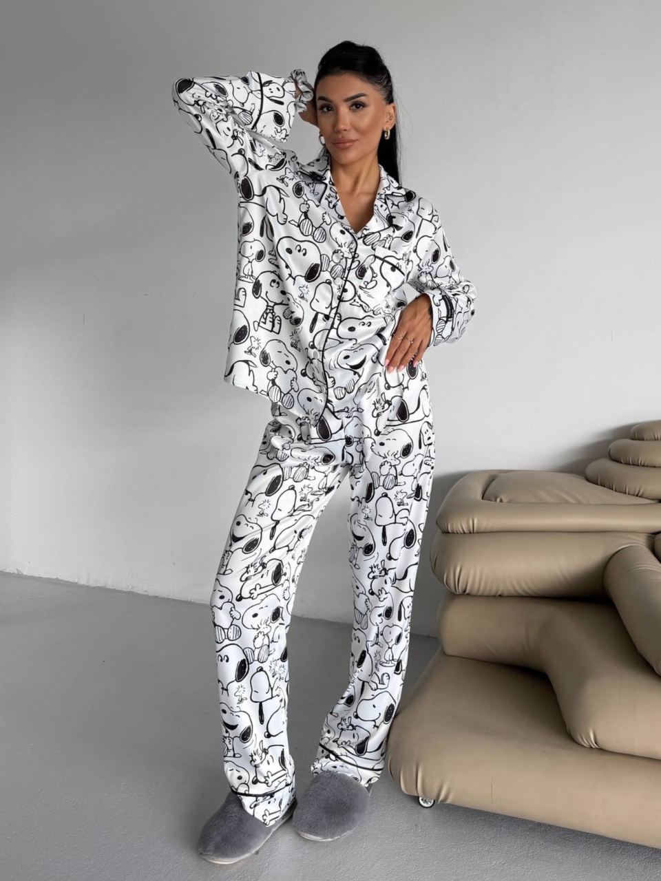 Set pijama dama din doua piese, cu nasturi – 2600019, Model Snoopy - poza 5