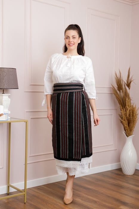 Set traditional catrinta si brau cu broderie rosie Irina 01