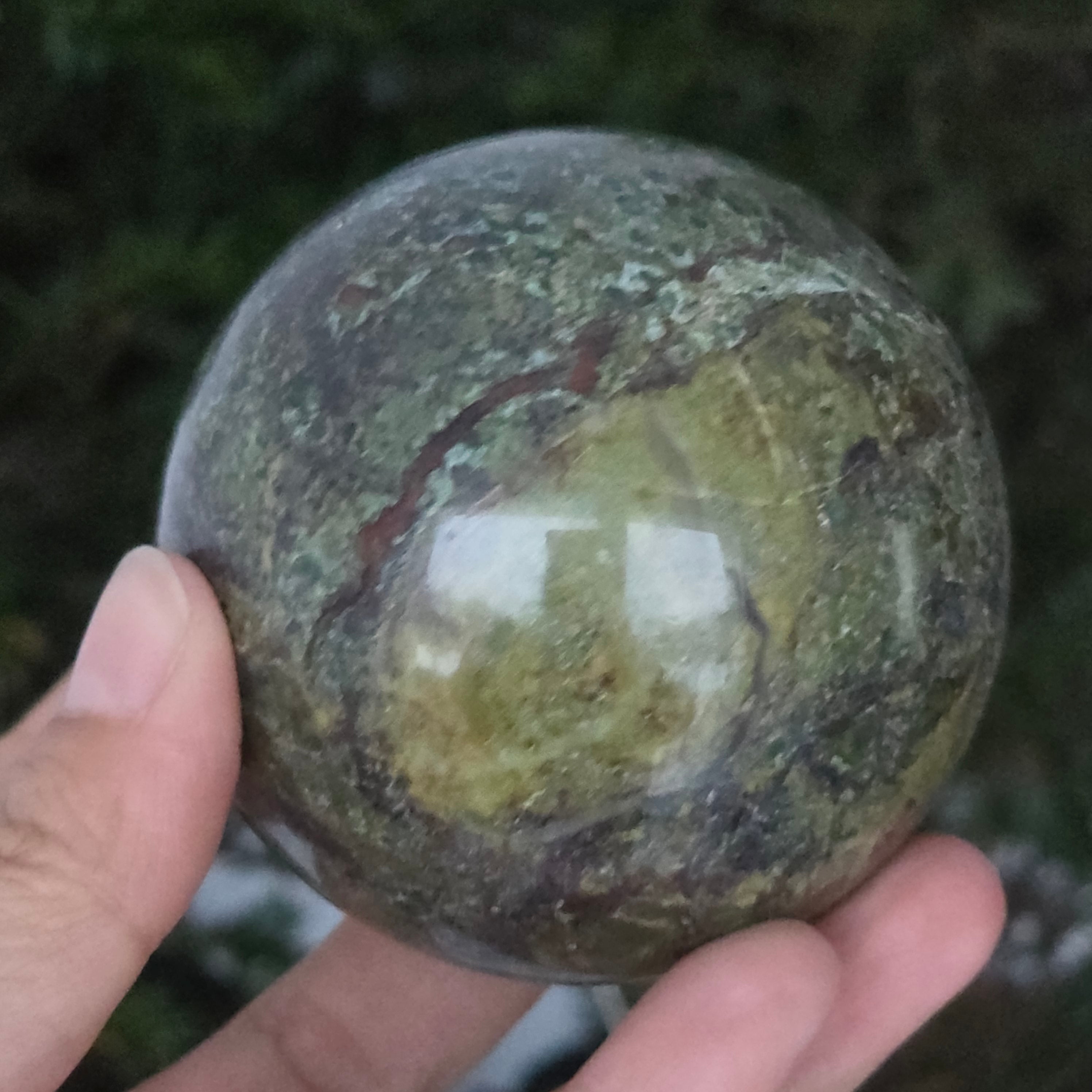 Sfera piatra sangele dragonului (epidot&piedmontit) model 2