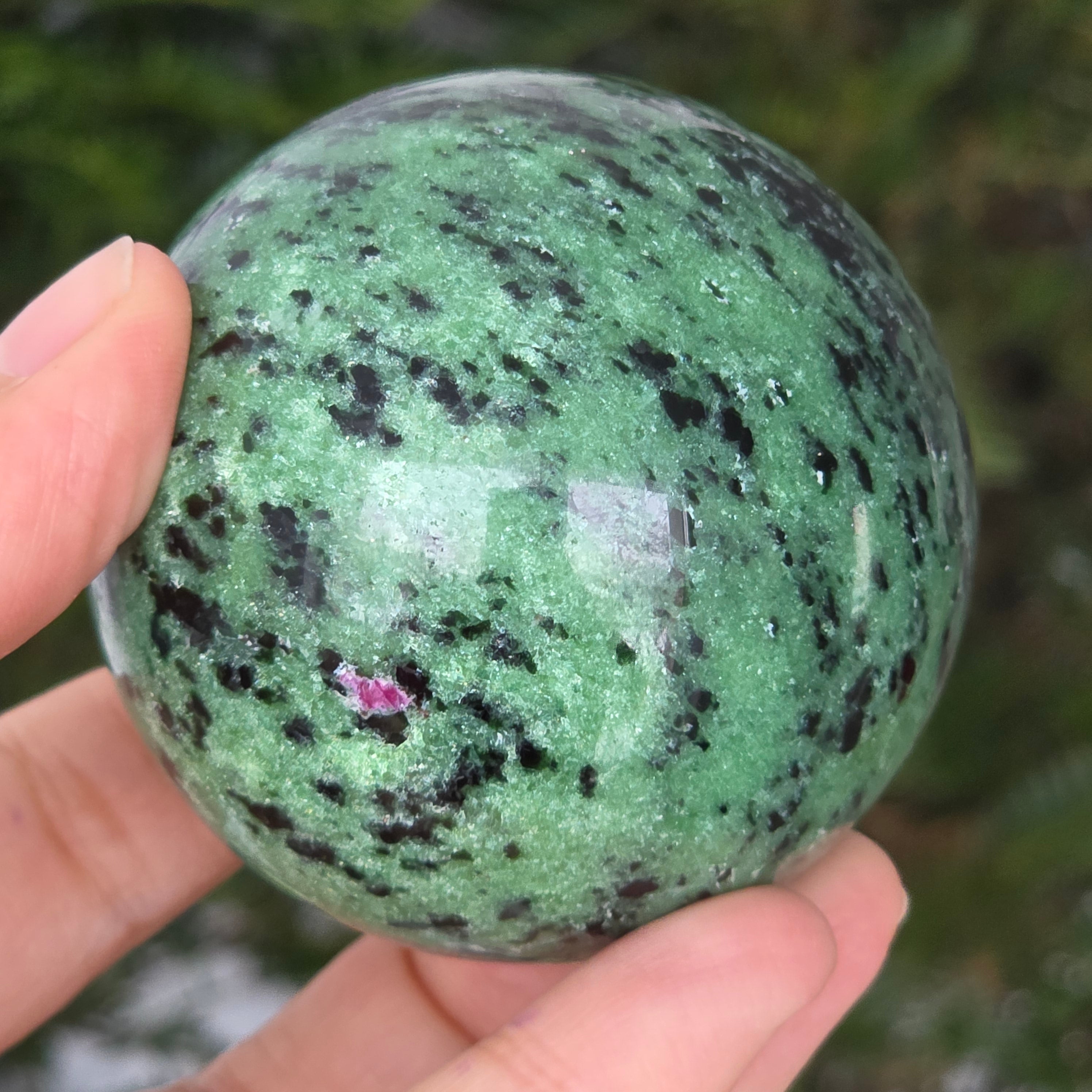 Sfera rubin in zoisit model 2