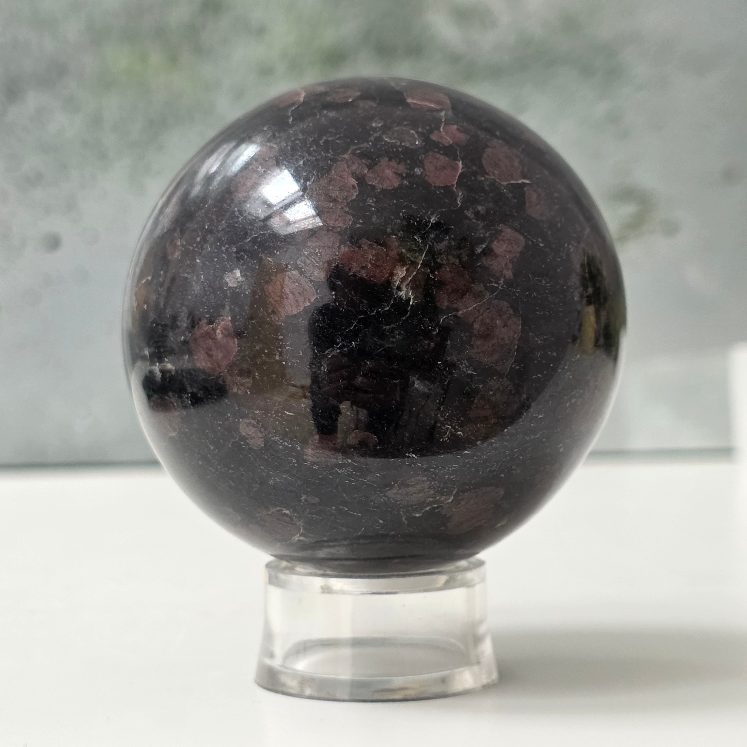 Sfera turmalina neagra cu granat model 1