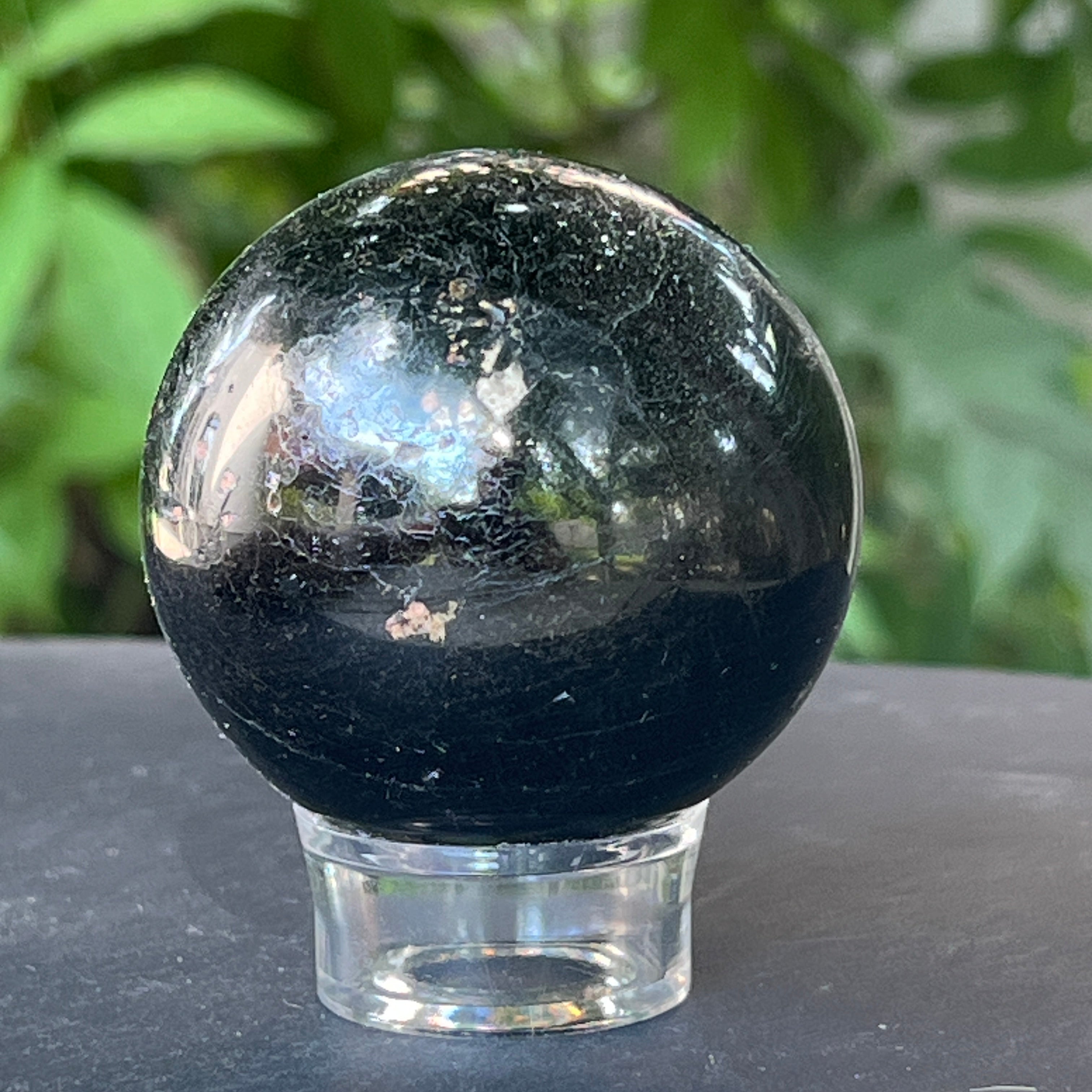 Sfera turmalina neagra din Madagascar model 3