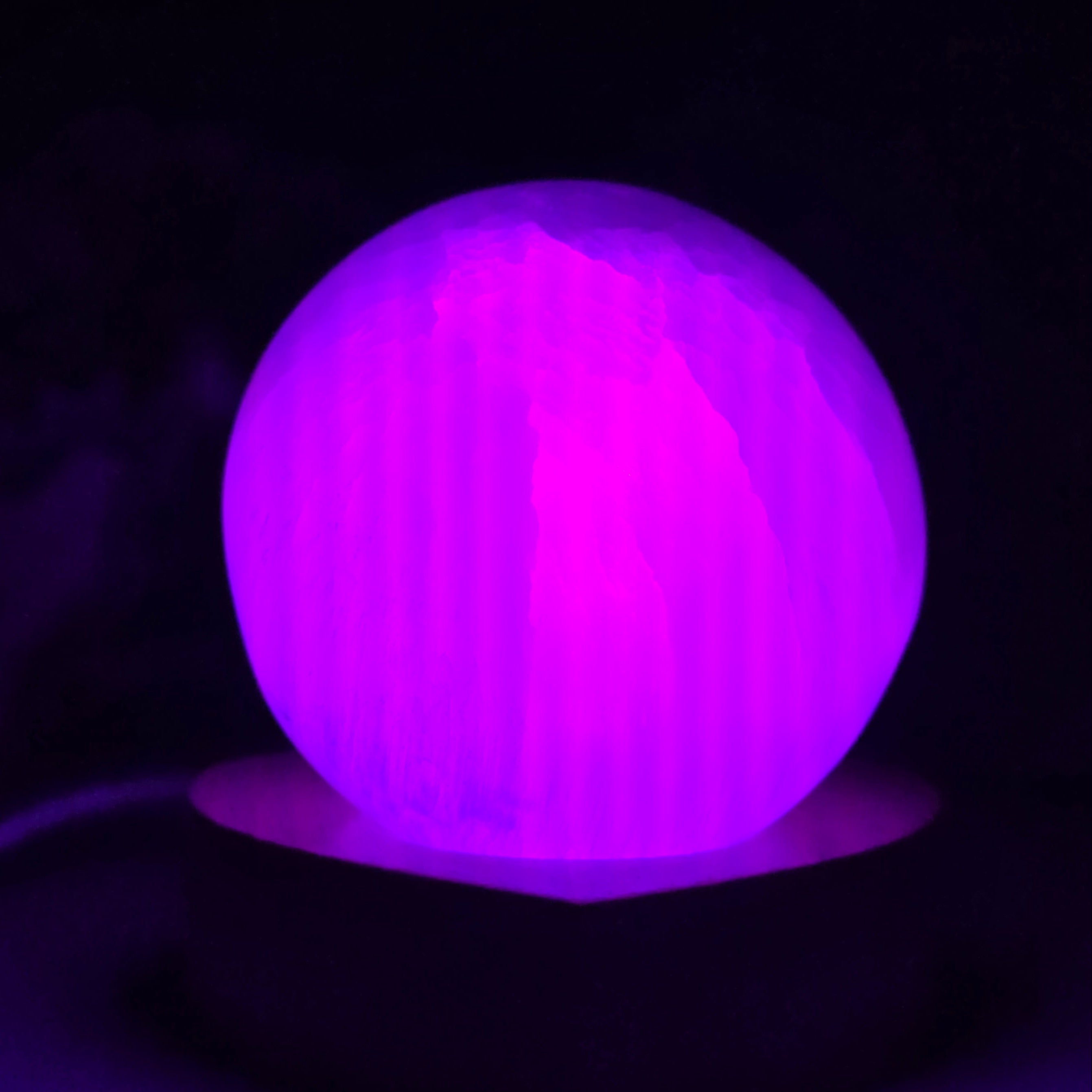 Suport luminat LED din lemn pentru cristale | Heart
