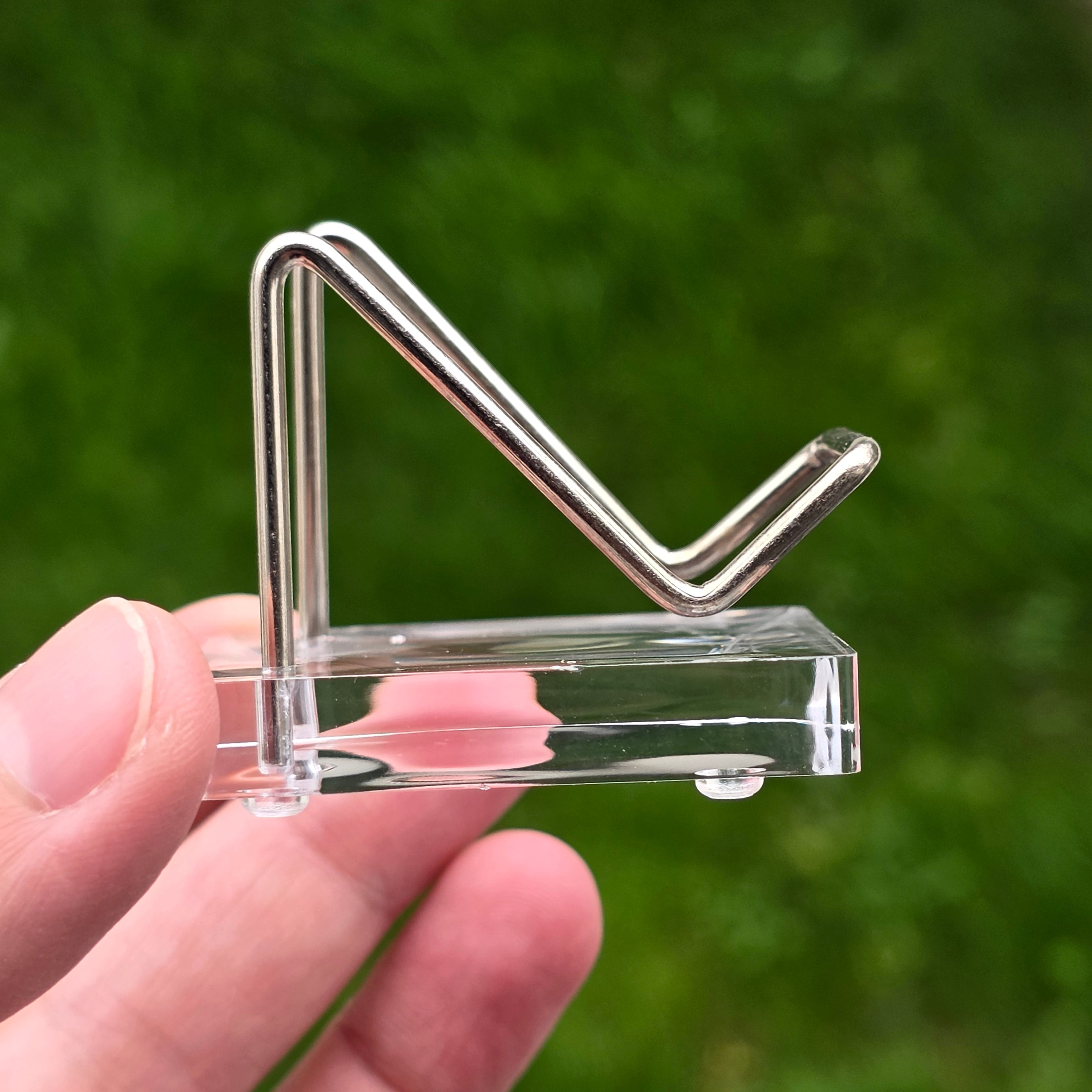 Suport metalic cu bază din plexiglas pentru cristale și decor – model V