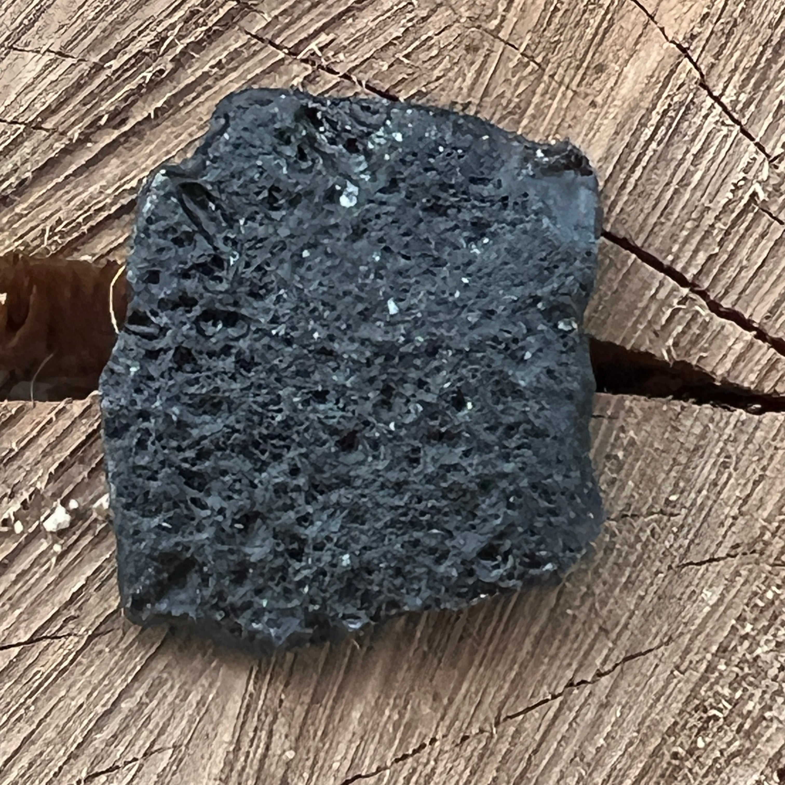 Tectita neagra, meteorit piatra bruta, tektit m9