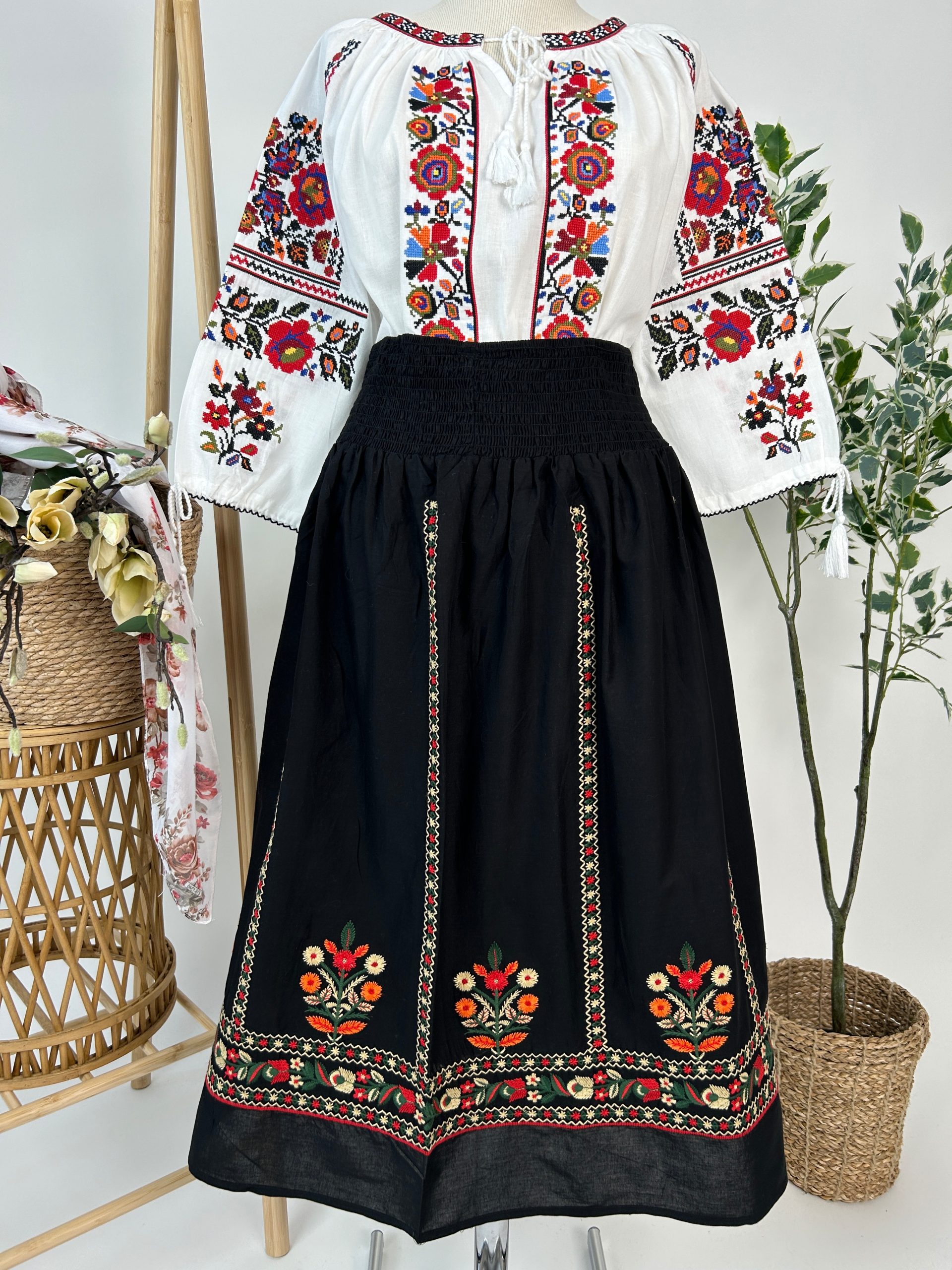 Ținută completă TM2112 fustă și ie *motive florale*