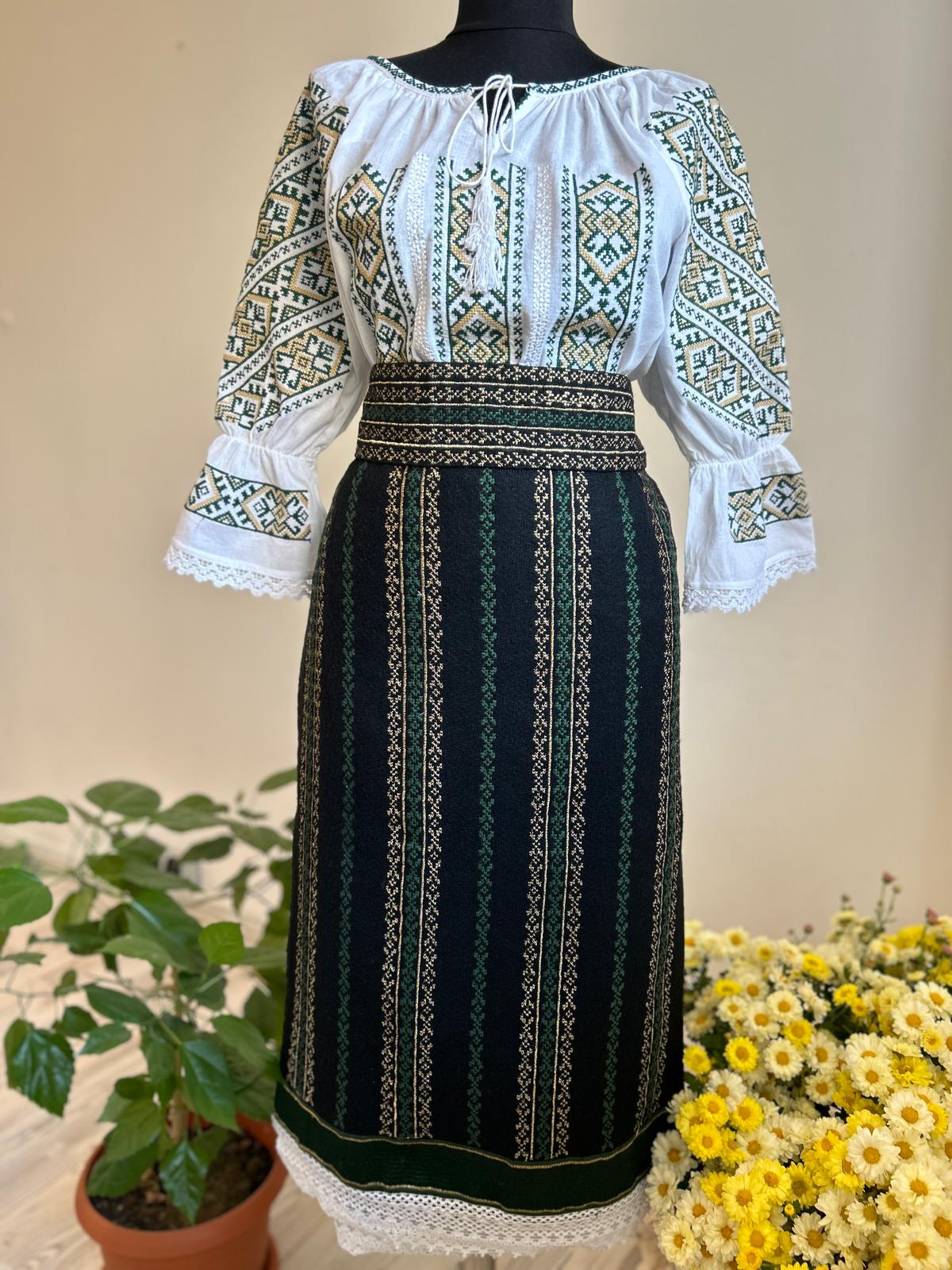 Ținută completă verdele naturii TM1426 - catrință, brâu și ie mânecă 3/4 - XXL