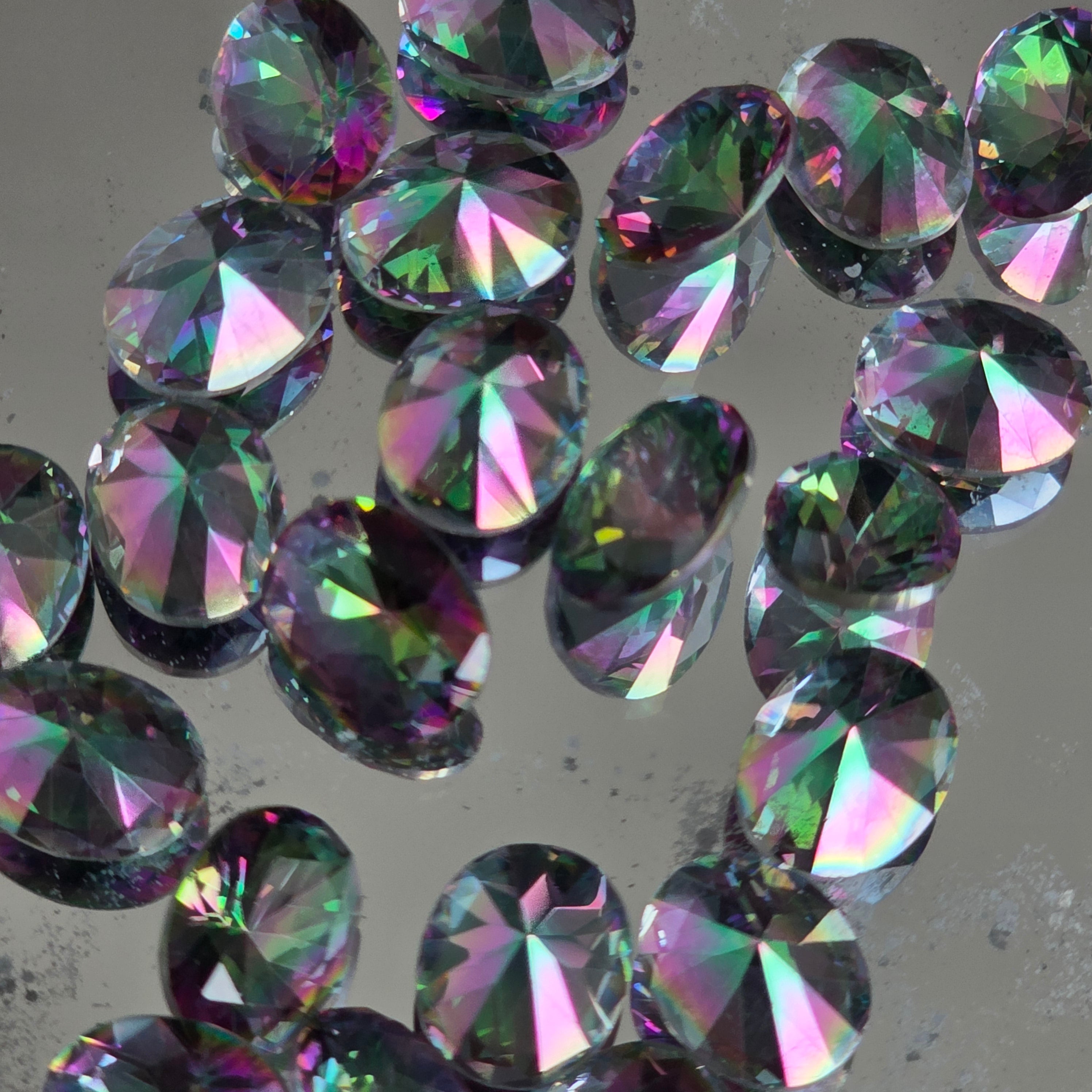 Topaz mistic fatetat oval – Pietre pentru Bijuterii