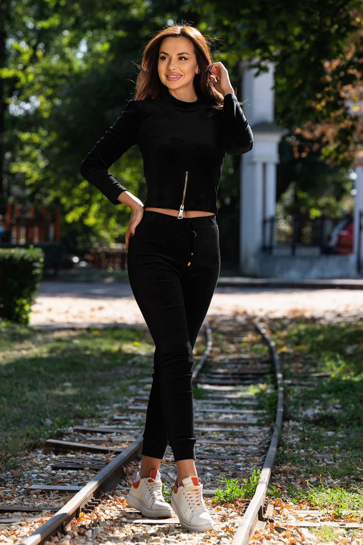 Trening cambrat negru din catifea cu umeri buretati - poza 4