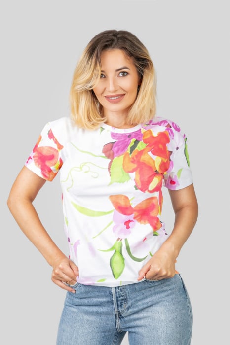 Tricou alb cu imprimeuri florale si decolteu rotund