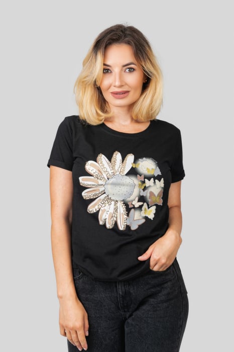 Tricou negru cu flori si fluturi