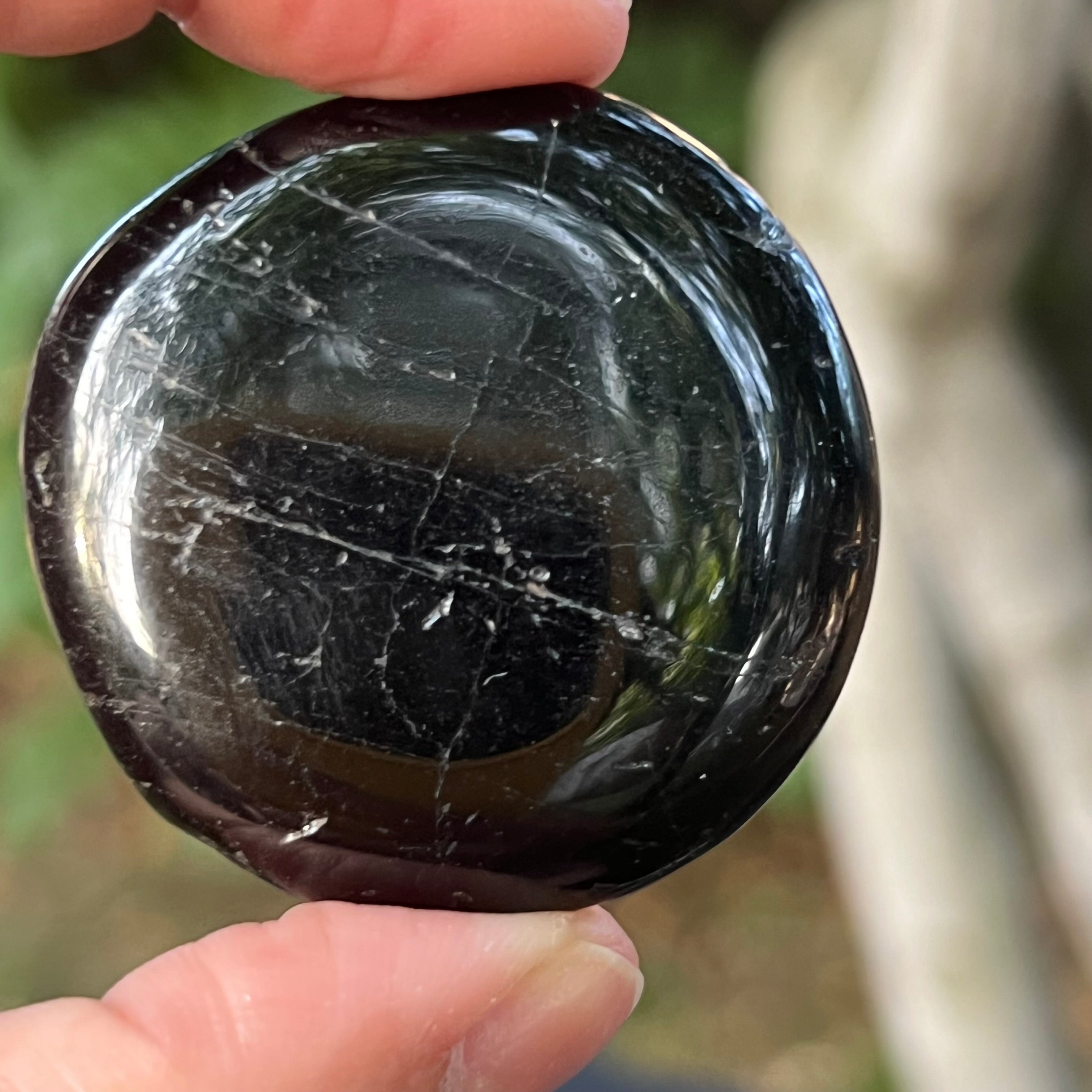 Turmalina neagra palmstone 4-5 cm