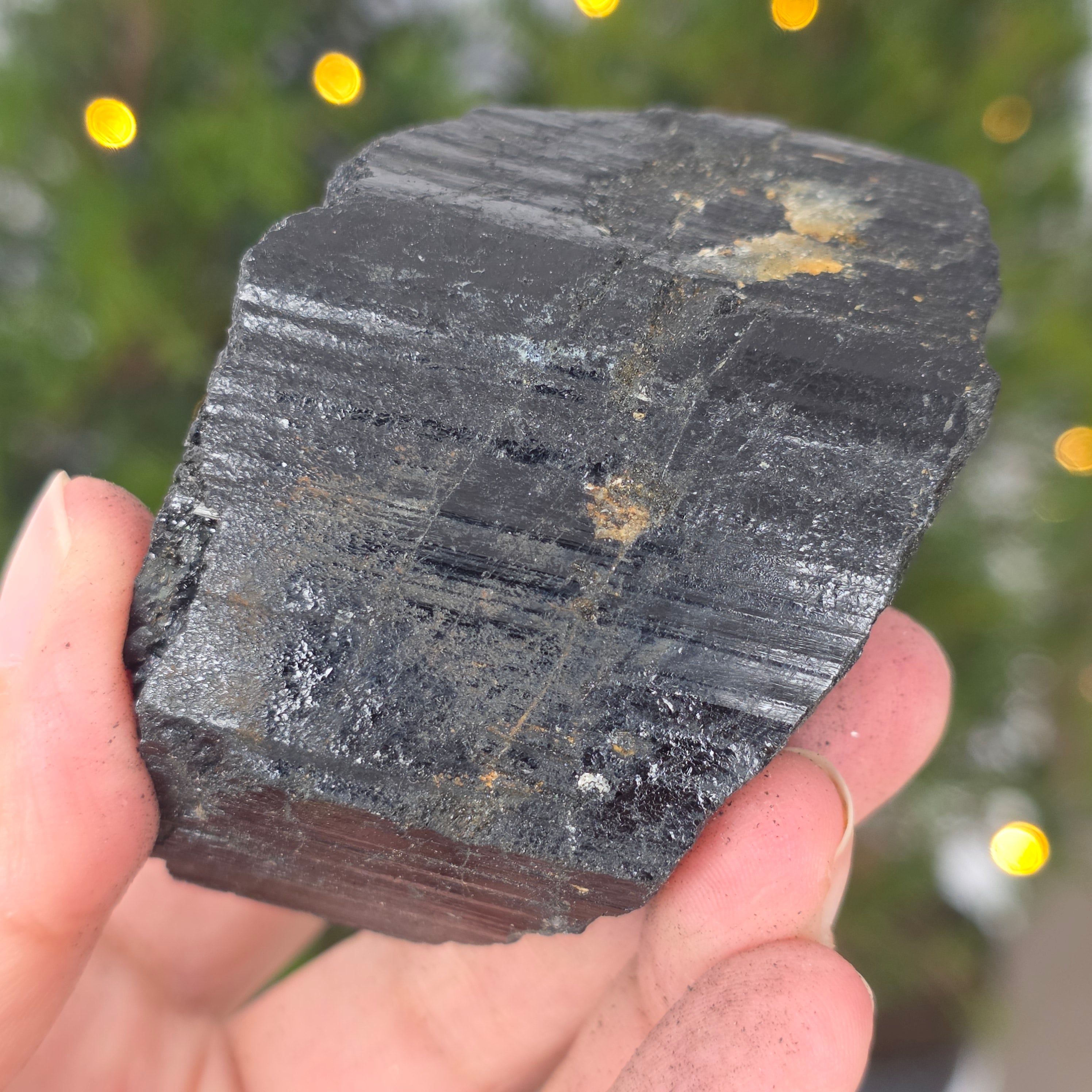 Turmalina neagra piatra bruta L12