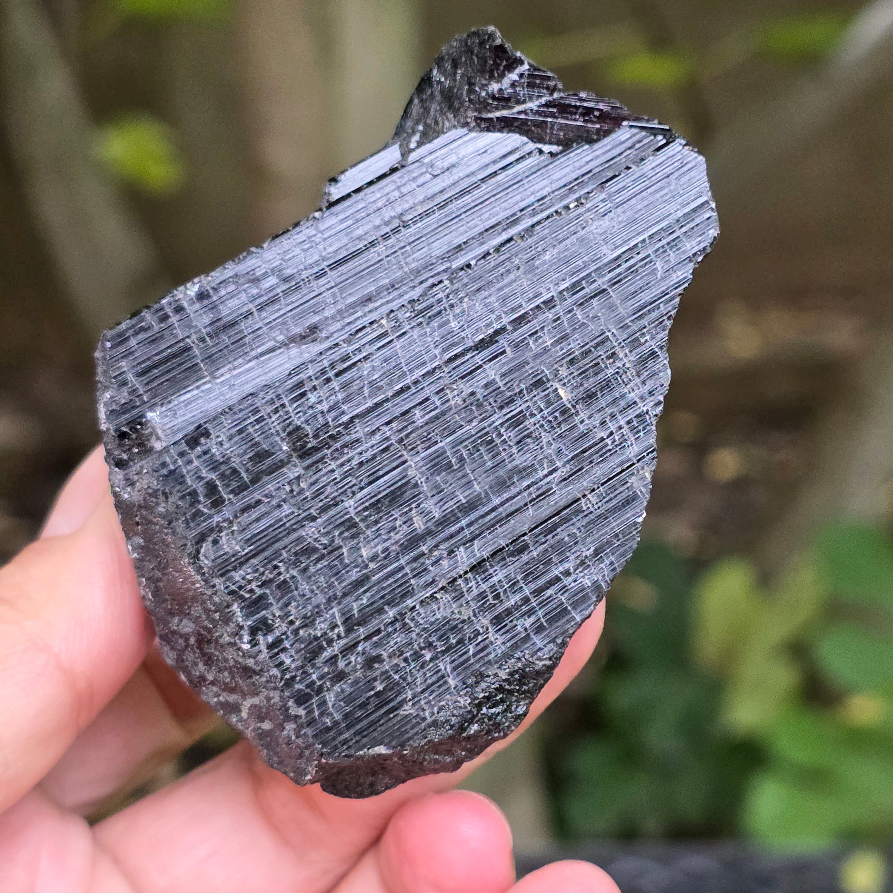 Turmalina neagra piatra bruta L13